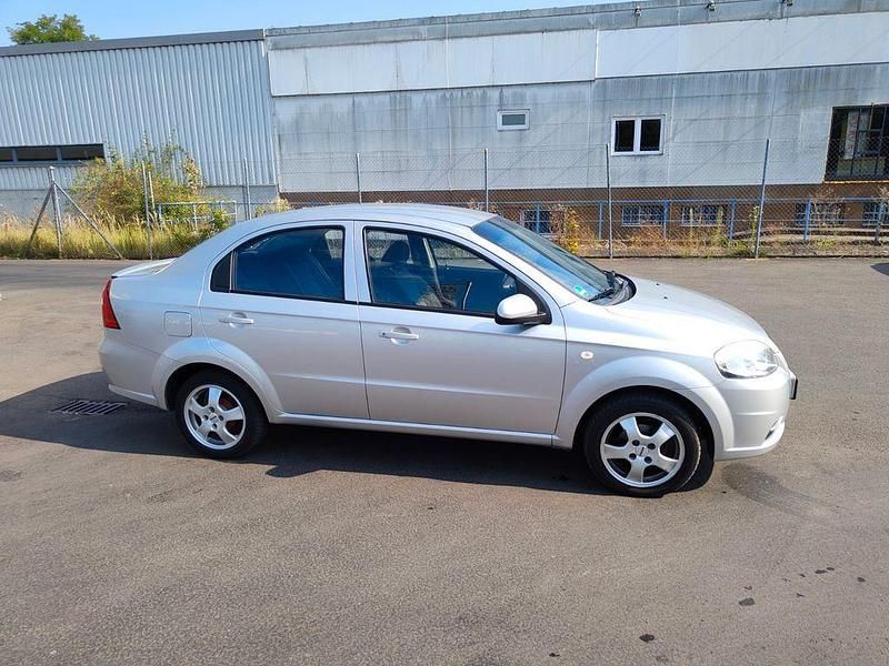 Gebraucht Chevrolet Aveo LT 101 PS (74 kW) 2009 Silber Limousine