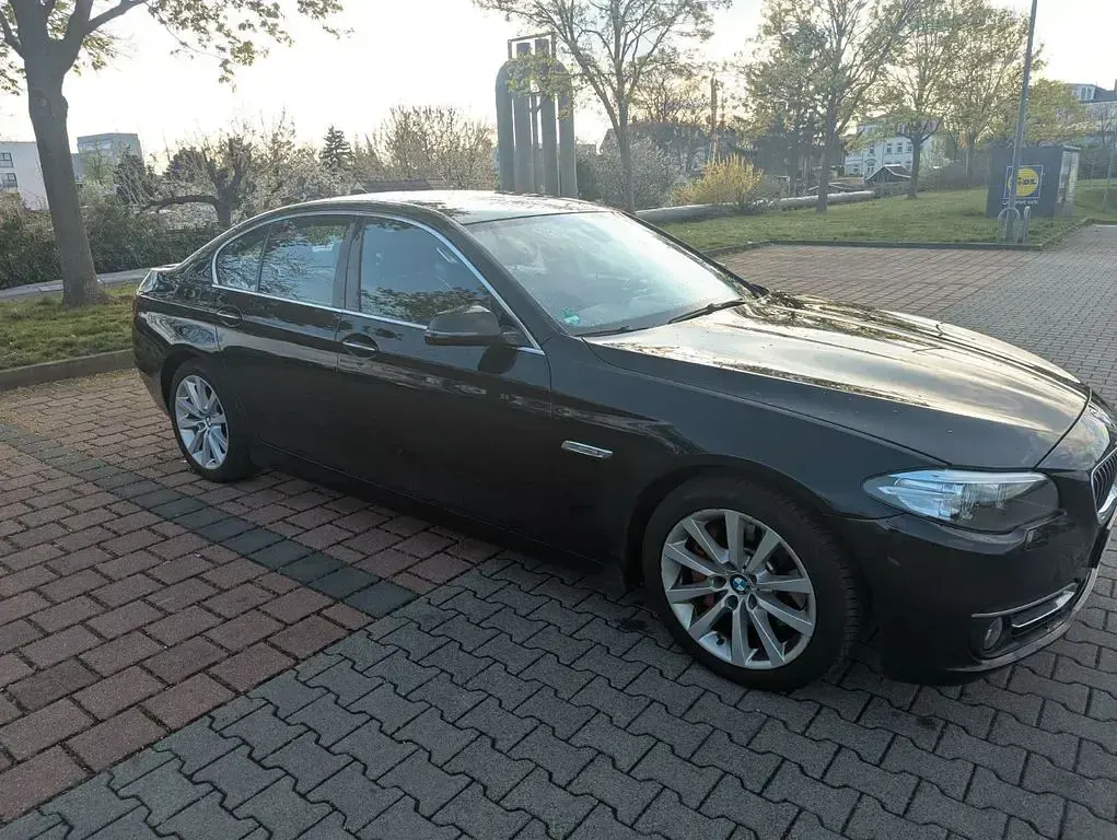 Gebraucht BMW 525 Luxury Line 218 PS (160 kW) 2014 Schwarz Limousine
