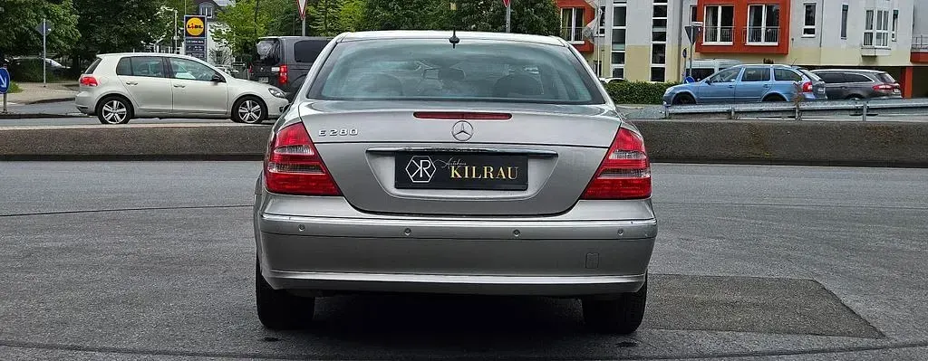 Używany Mercedes E280 231 KM (169 kW) 2006 Srebrny Sedan/Limuzyna
