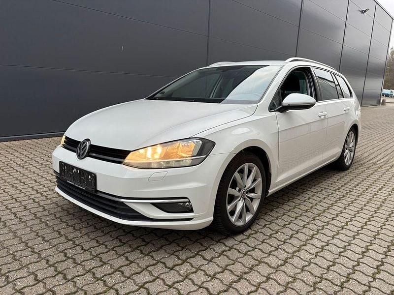 Weiß Gebraucht 2017 VW Golf VII Highline Limousine | 7.500 € - Bild 1/4