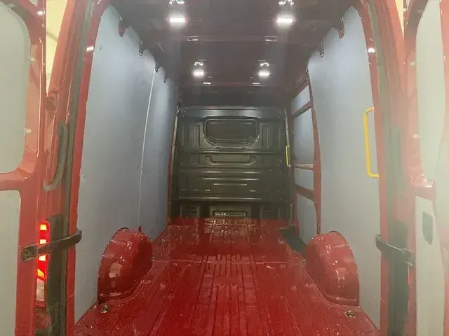 Gebraucht VW Crafter 140 PS (102 kW) 2022 Rot Van