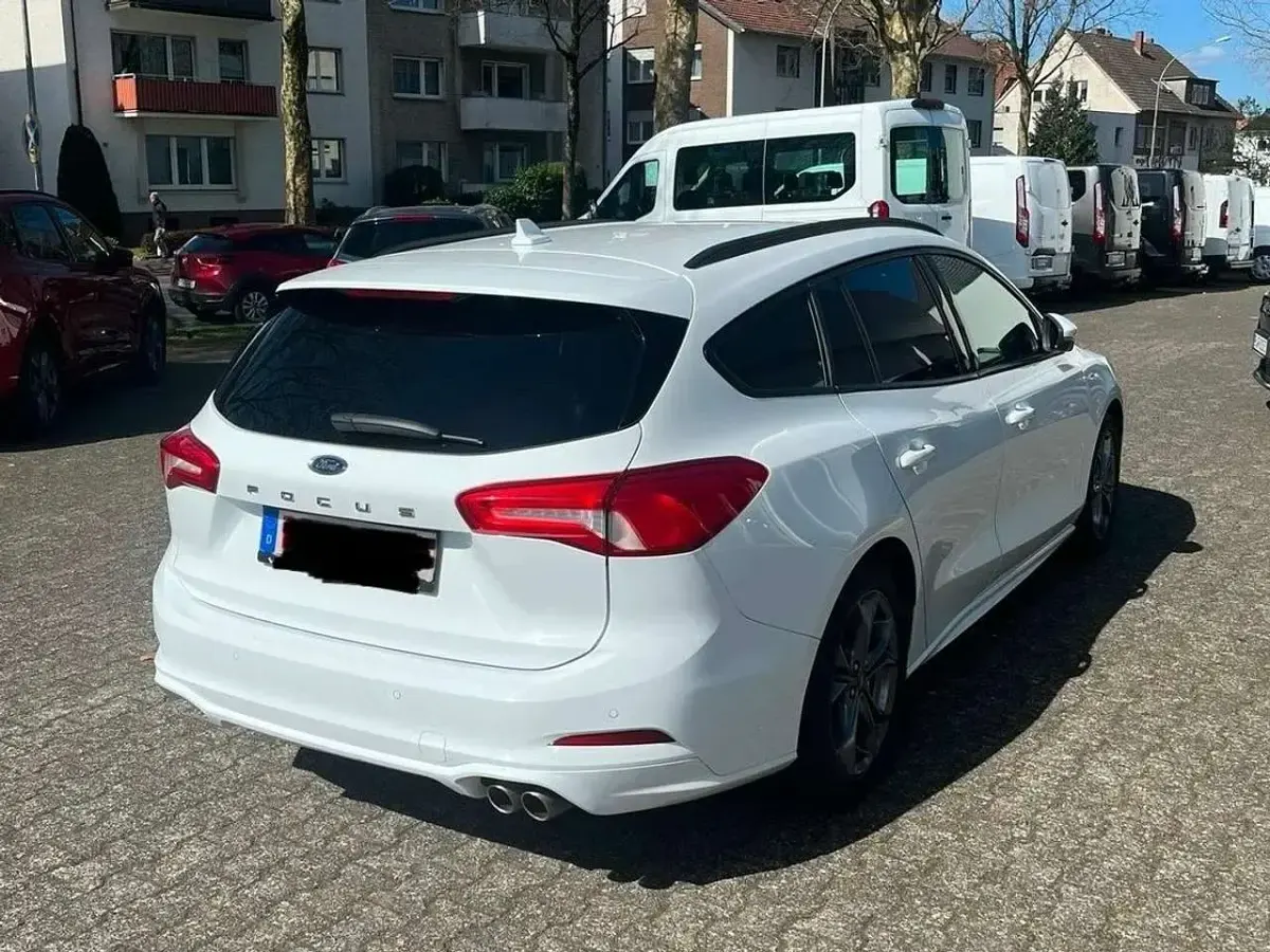 Gebraucht Ford Focus ST-Line 125 PS (91 kW) 2020 Weiß Kombi