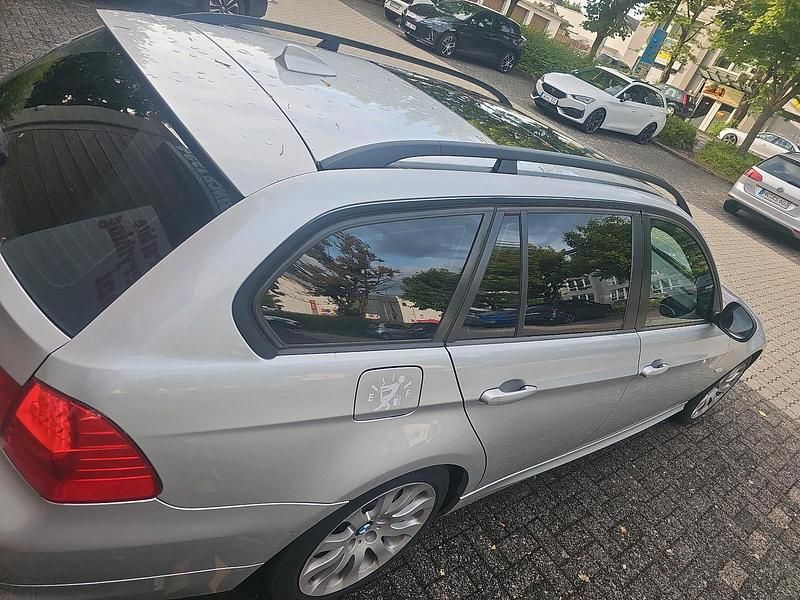 Gebraucht BMW 318 143 PS (105 kW) 2009 Silber Kombi