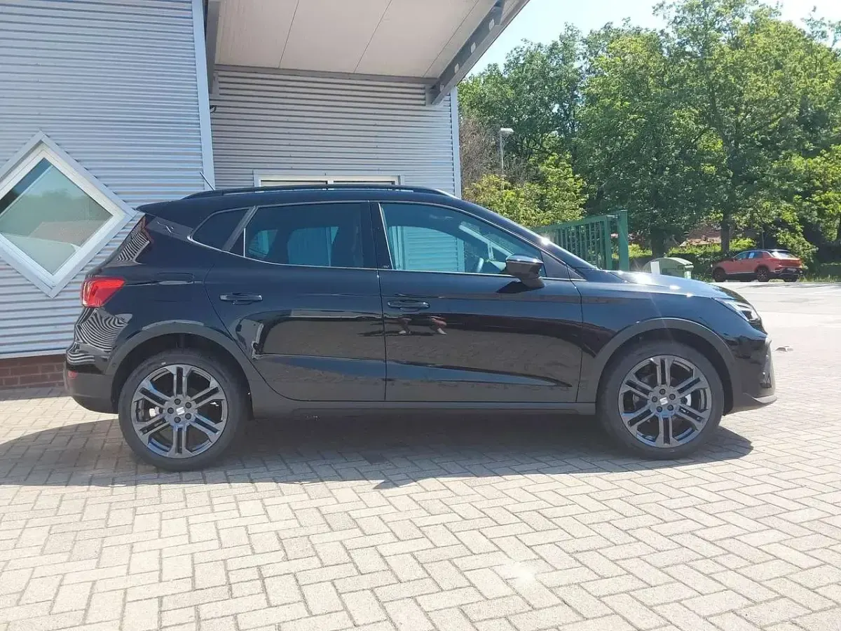 Neu Seat Arona FR 116 PS (85 kW) 2025 Schwarz SUV