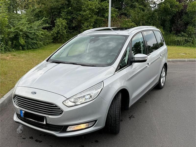Silber Gebraucht 2017 Ford Galaxy Titanium Van / Kleinbus | 13.900 € (Superpreis) - Bild 1/4