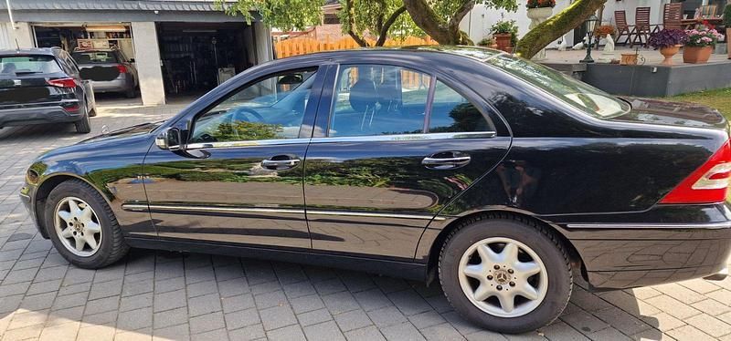 Schwarz Gebraucht 2005 Mercedes C180 Limousine | 1.600 € (Superpreis) - Bild 1/4