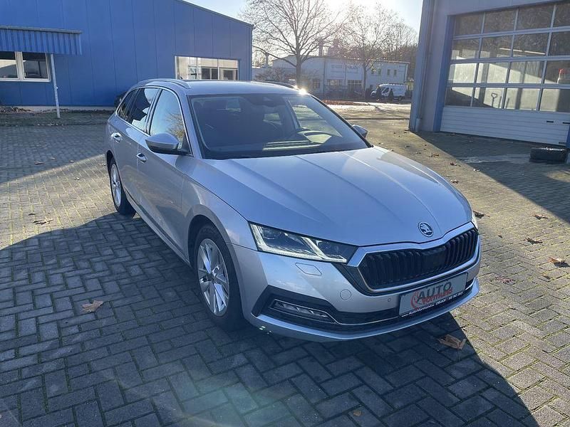 Gebraucht Skoda Octavia First Edition 150 PS (110 kW) 2021 Silber Kombi