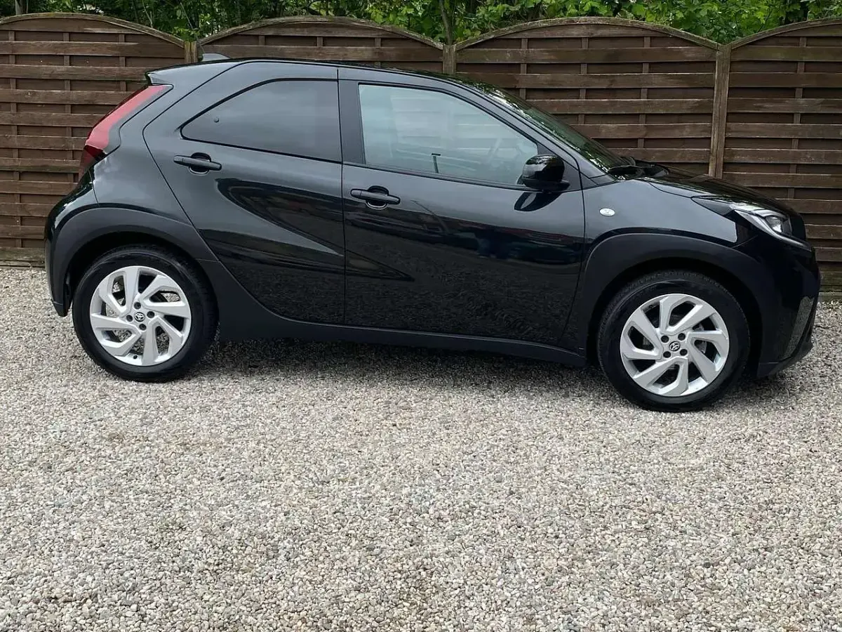 Gebraucht Toyota Aygo X Team 72 PS (52 kW) 2023 Schwarz SUV