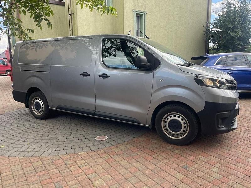 Grau Gebraucht 2020 Toyota Proace Comfort Van | 21.490 € (Etwas zu teuer) - Bild 1/4