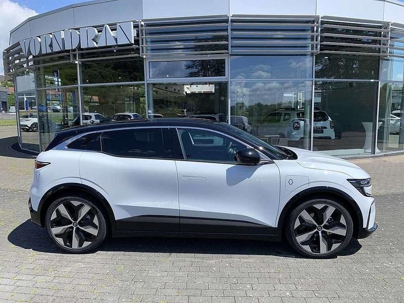Gebraucht Renault Megane E-Tech Techno 160 kW (218 PS) 2023 Weiß Limousine