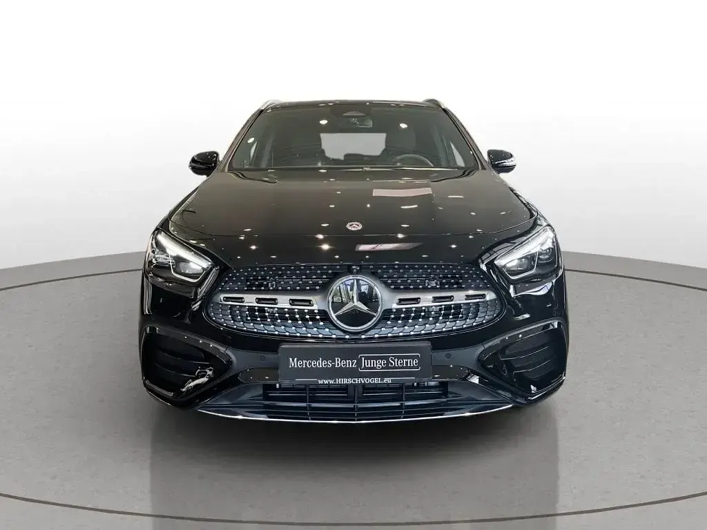 Gebraucht Mercedes GLA200 AMG line 163 PS (119 kW) 2025 Unilack nachtschwarz SUV