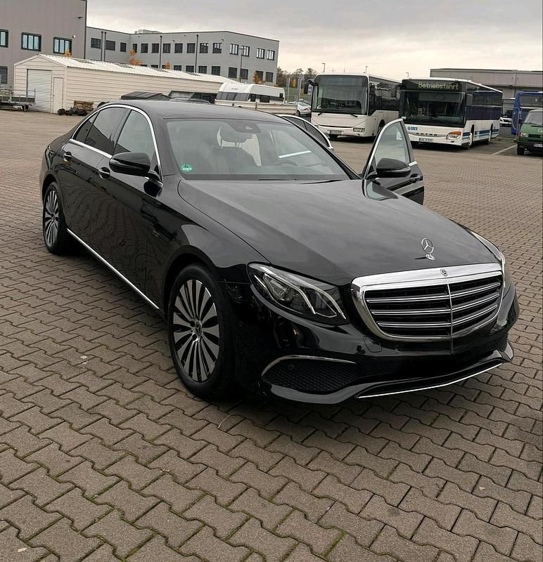 Schwarz Gebraucht 2018 Mercedes E350 Exclusive Limousine | 22.500 € (Superpreis) - Bild 1/4