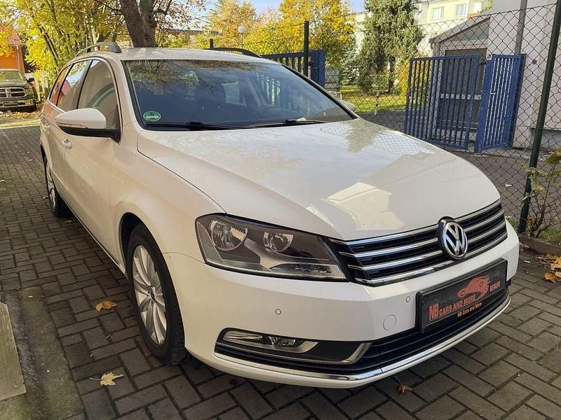 Weiß Gebraucht 2012 VW Passat Comfortline Kombi | 6.490 € (Guter Preis) - Bild 1/4
