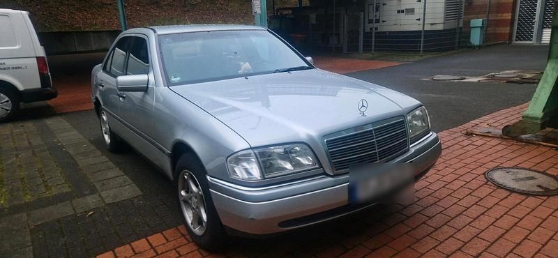 Second-hand Mercedes C180 122 CP (89 kW) 1997 Argintiu Berlinǎ