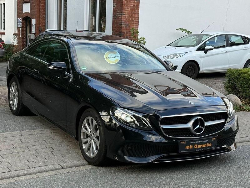 Schwarz Gebraucht 2018 Mercedes E220 Coupé | 26.990 € (Guter Preis) - Bild 1/4