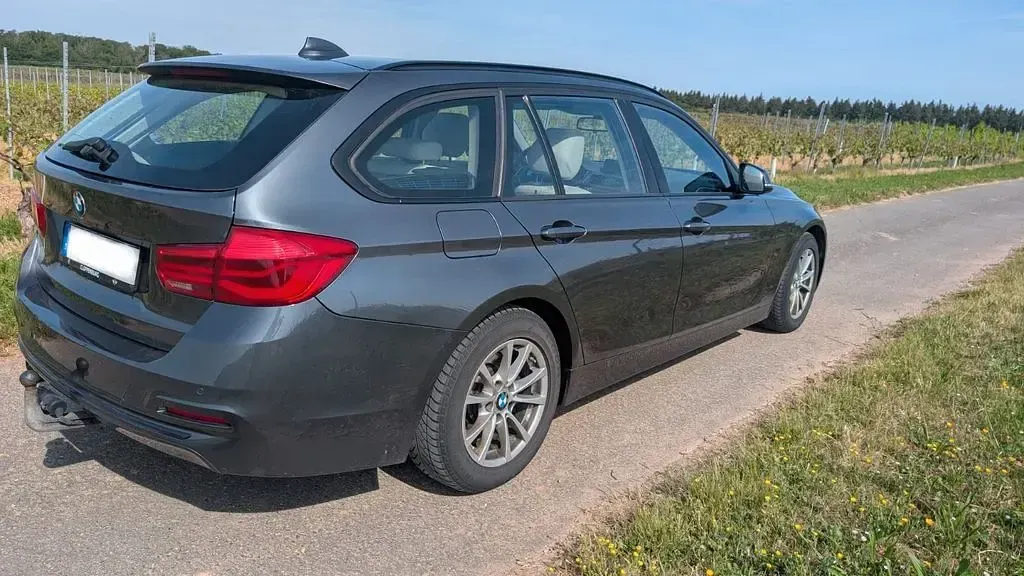 Gebraucht BMW 320 190 PS (139 kW) 2019 Grau Limousine