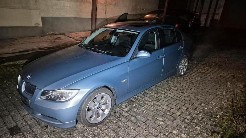 Grau Gebraucht 2007 BMW 320 Limousine | 2.500 € (Superpreis) - Bild 1/4