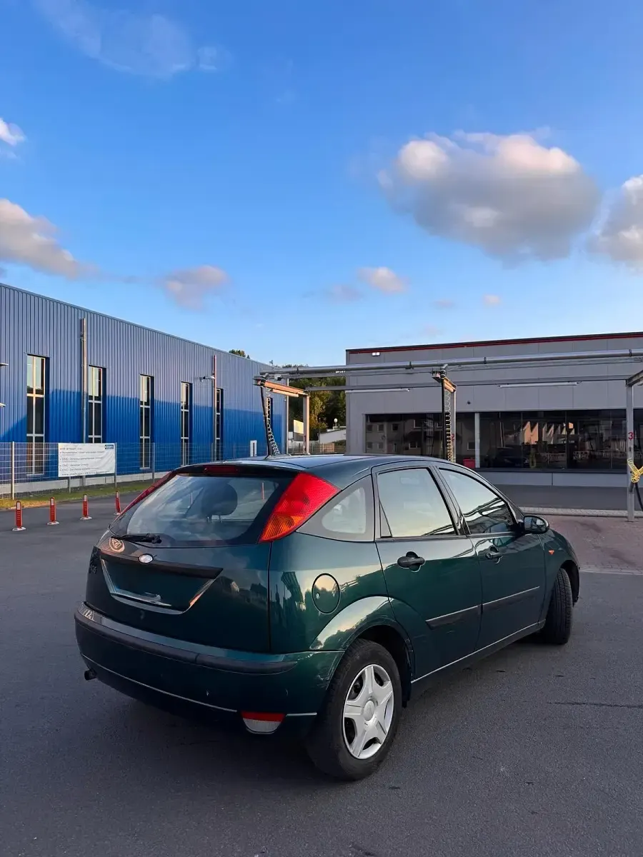 Usado Ford Focus 101 CV (74 kW) 2001 Verde Utilitario