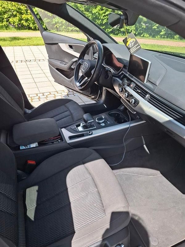 Schwarz Gebraucht 2018 Audi A4 Sport Kombi | 17.900 € (Superpreis) - Bild 1/4
