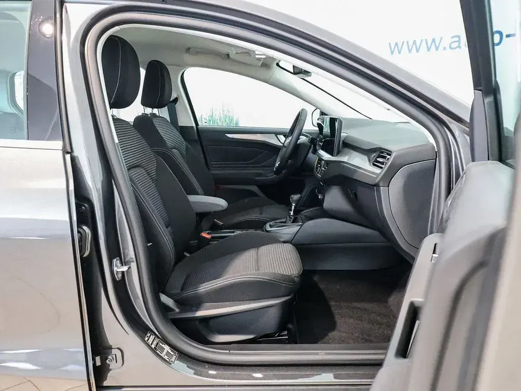 Nuevo Ford Focus Titanium 125 CV (91 kW) 2025 Gris Familiar