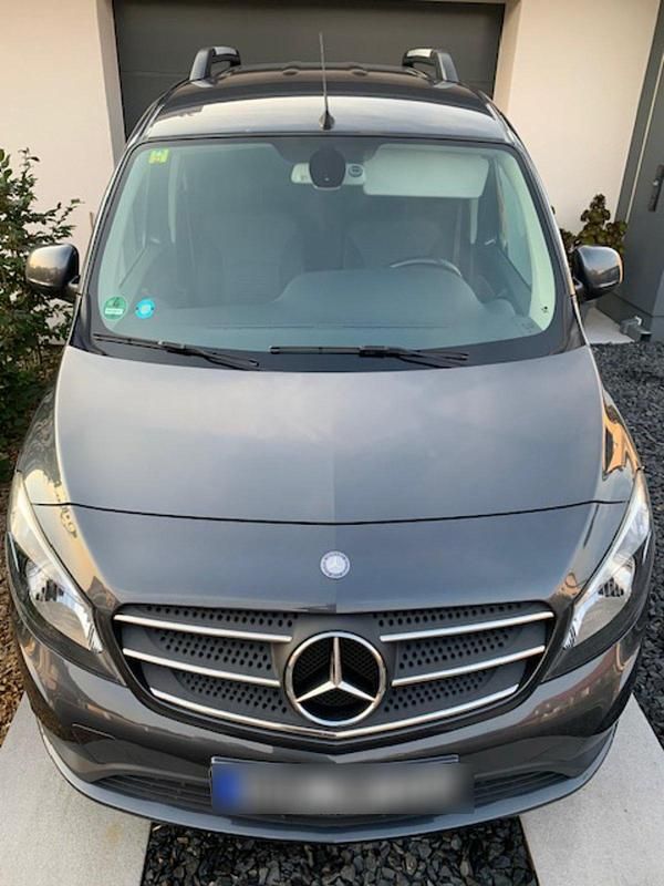 Grau Gebraucht 2018 Mercedes Citan 111 Edition Kombi | 12.490 € (Fairer Preis) - Bild 1/4