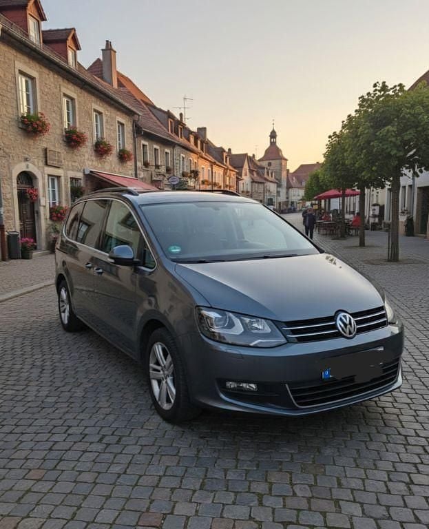 Gebraucht VW Sharan Comfortline 150 PS (110 kW) 2017 Grau Van / Kleinbus