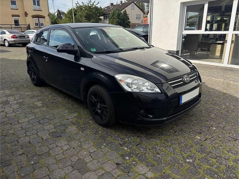 Schwarz Gebraucht 2009 Kia Ceed Spirit Limousine | 1.990 € - Bild 1/4