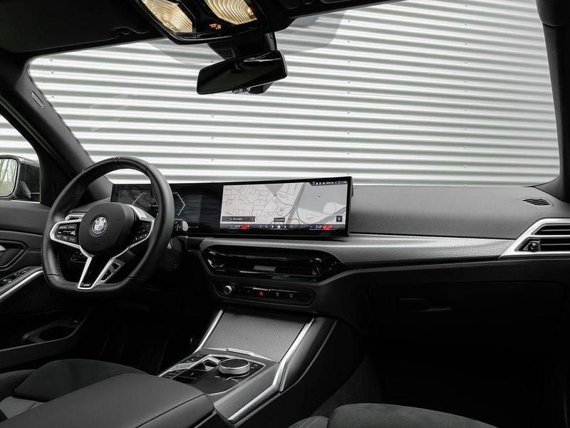 Gebraucht BMW 330 M Sport 258 PS (189 kW) 2024 Blacksapphire metallic (475) Kombi