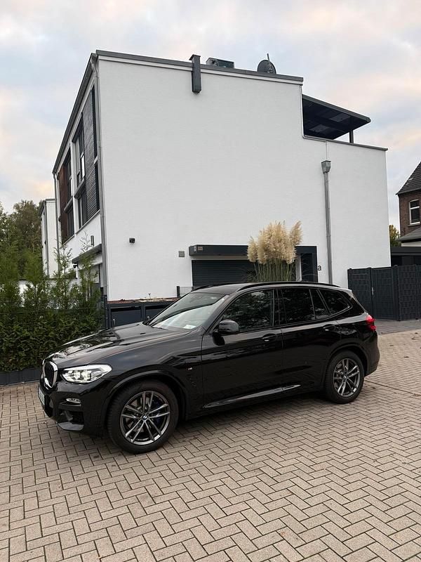Schwarz Gebraucht 2018 BMW X3 SUV | 36.499 € - Bild 1/4