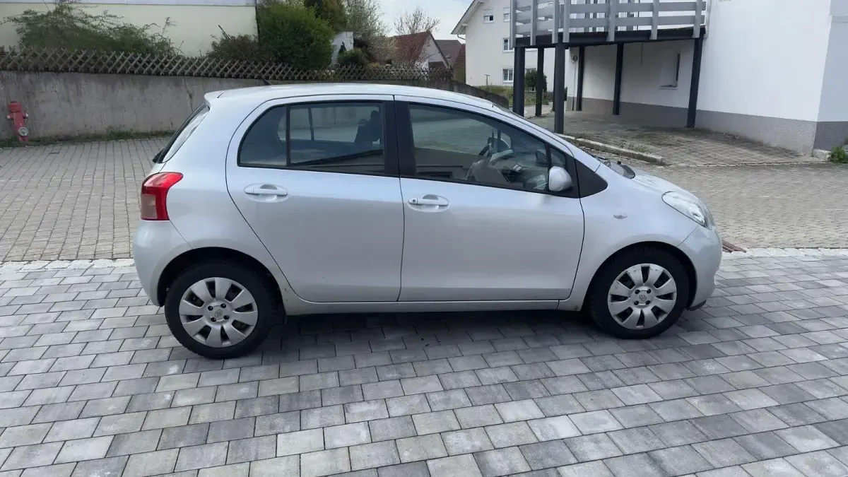 Gebraucht Toyota Yaris 69 PS (50 kW) 2005 Limousine