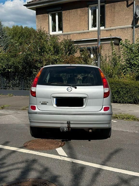 Gebraucht Nissan Almera Tino Acenta+ 116 PS (85 kW) 2004 Silber Van / Kleinbus