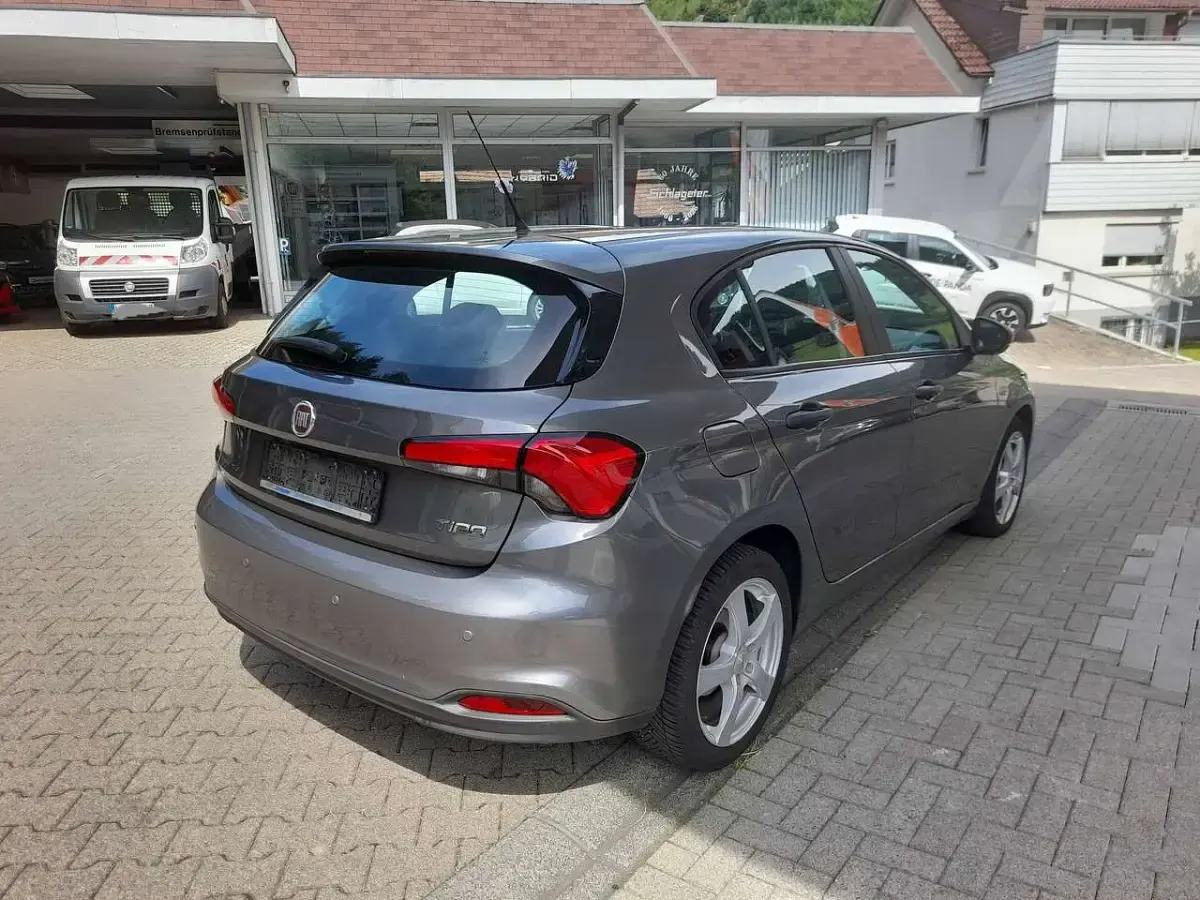 Gebraucht Fiat Tipo Pop 95 PS (69 kW) 2016 Colosseo grau metallic Kleinwagen