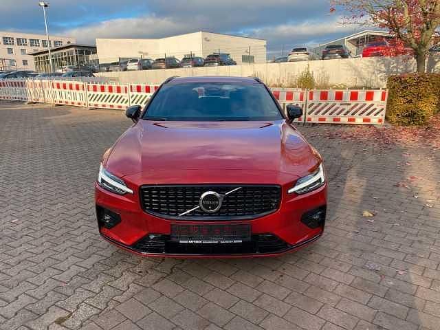 Gebraucht Volvo V60 145 PS (106 kW) 2025 Kombi
