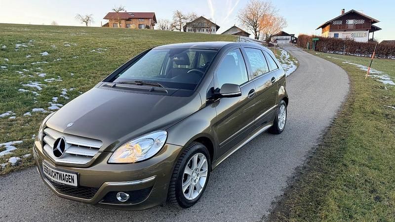 Braun Gebraucht 2009 Mercedes B180 Van / Kleinbus | 2.999 € (Superpreis) - Bild 1/4