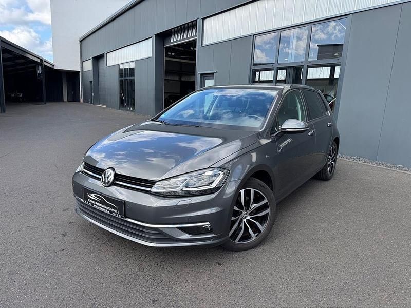 Indiumgrau Gebraucht 2017 VW Golf VII Highline Limousine | 12.900 € (Fairer Preis) - Bild 1/4