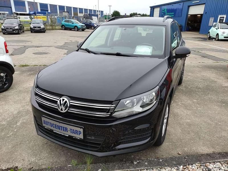 Deep black perleffekt Gebraucht 2015 VW Tiguan Trendline SUV | 8.600 € (Guter Preis) - Bild 1/2