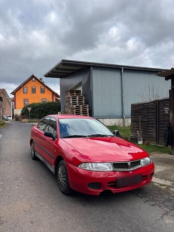 Gebraucht Mitsubishi Carisma 90 PS (66 kW) 1997 Rot Limousine