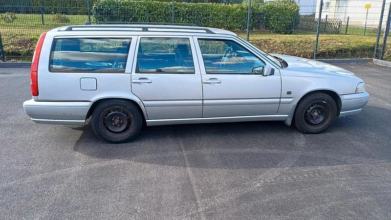 Gebraucht Volvo V70 144 PS (105 kW) 1998 Silber Kombi