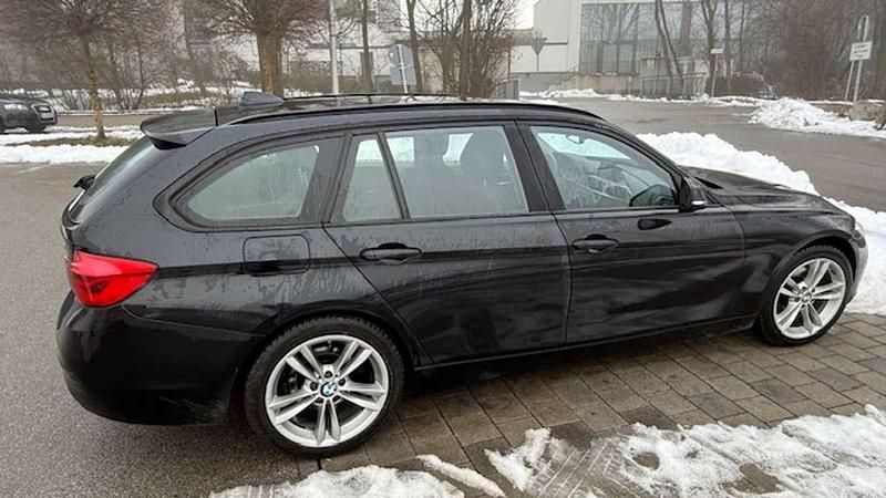 Second-hand BMW 330 Advantage 252 CP (185 kW) 2018 Negru Break