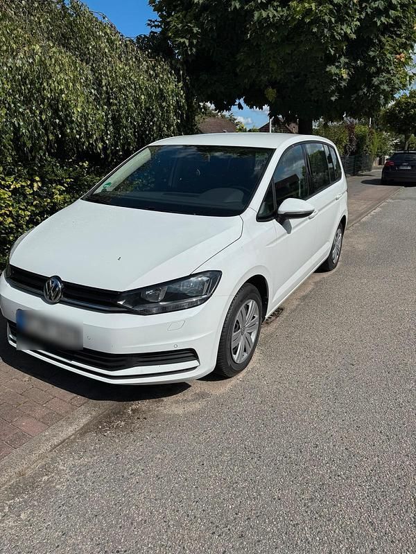 Weiß Gebraucht 2017 VW Touran Van / Kleinbus | 12.990 € (Fairer Preis) - Bild 1/4