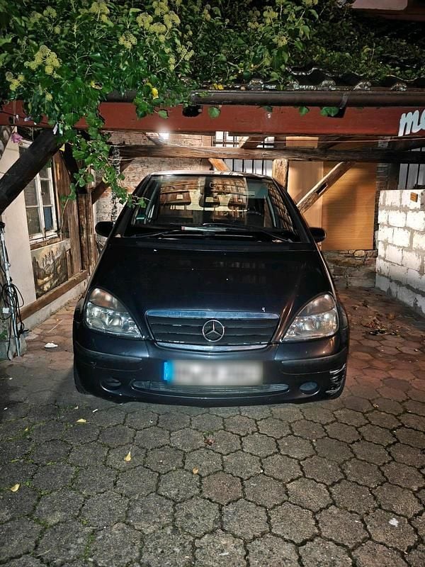 Schwarz Gebraucht 2002 Mercedes A170 Kleinwagen | 1.000 € (Fairer Preis) - Bild 1/4
