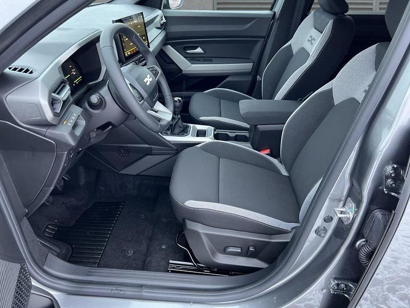 Neu Dacia Bigster Journey 140 PS (102 kW) 2025 Dolomitgrau SUV