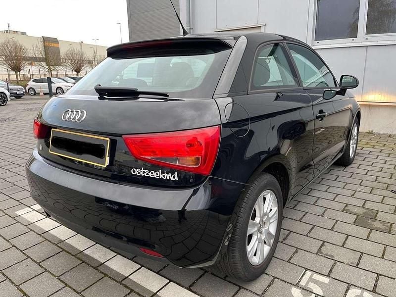 Gebraucht Audi A1 Attraction 86 PS (63 kW) 2010 Brillantschwarz Kleinwagen