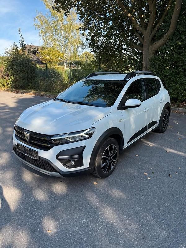 Weiß Gebraucht 2021 Dacia Sandero Stepway SUV | 9.999 € (Superpreis) - Bild 1/4
