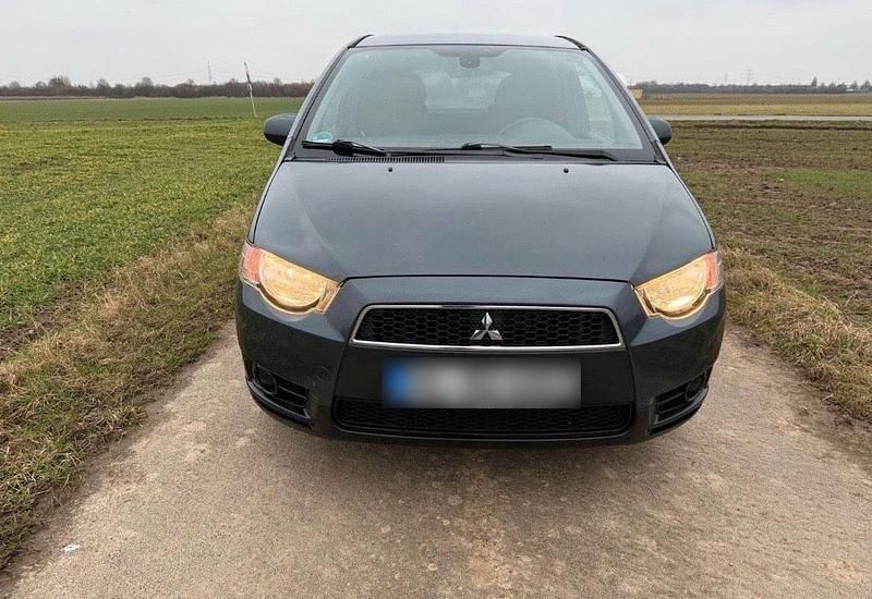Gebraucht Mitsubishi Colt 95 PS (69 kW) 2012 Grau Kleinwagen