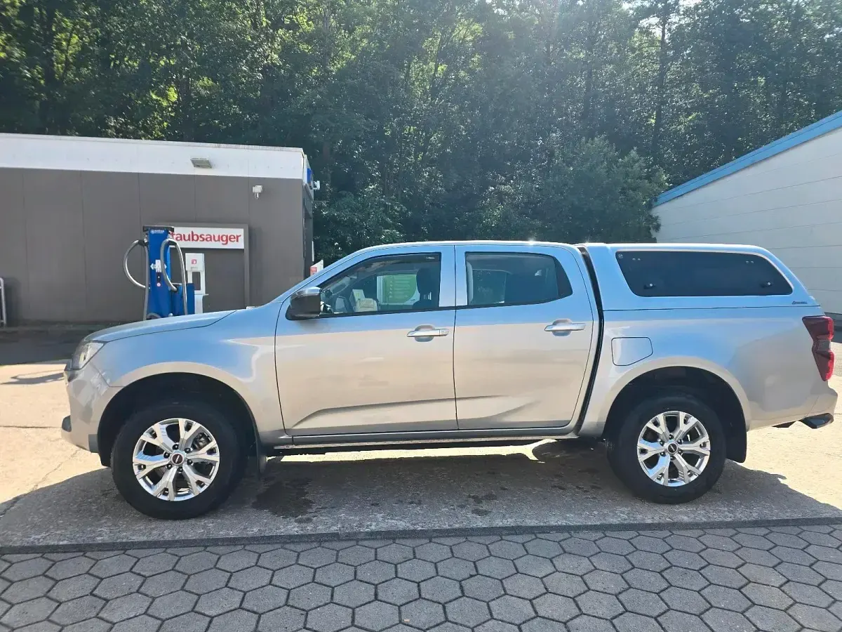 Gebraucht Isuzu D-Max 163 PS (119 kW) 2024 Silber SUV