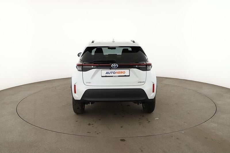 Gebraucht Toyota Yaris Cross Team 116 PS (85 kW) 2024 Weiß SUV