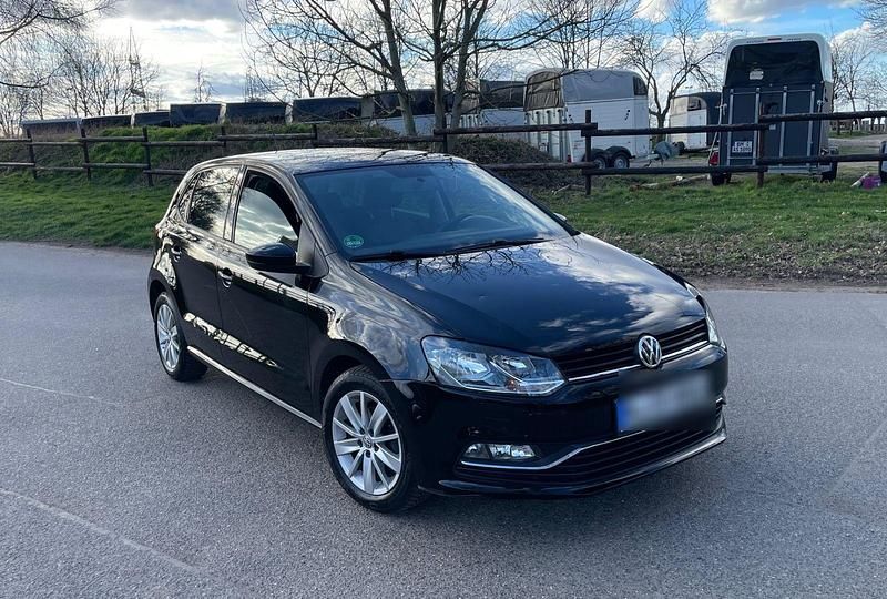 Gebraucht VW Polo Comfortline 60 PS (44 kW) 2015 Schwarz Kleinwagen