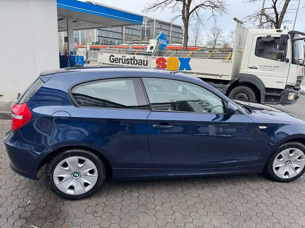 Gebraucht BMW 116 122 PS (89 kW) 2010 Blau Kleinwagen