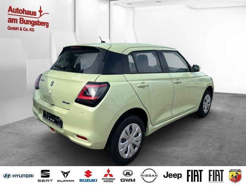 Neu Suzuki Swift Club 83 PS (61 kW) 2025 Gelb Kleinwagen